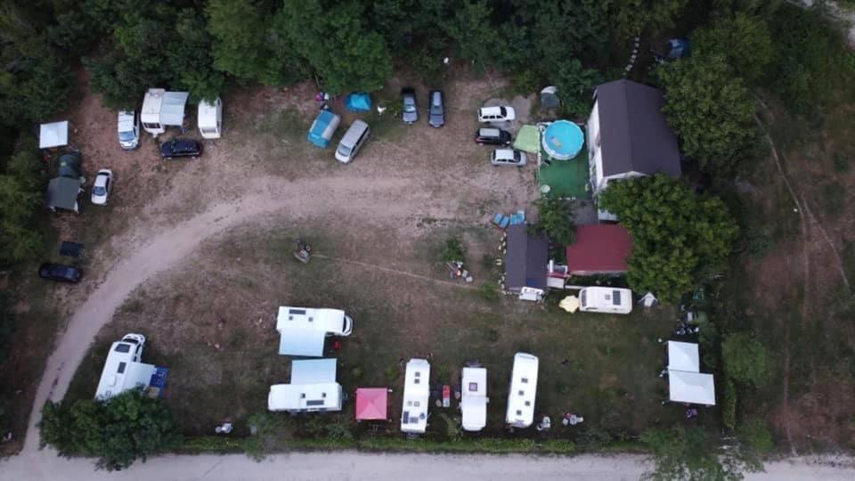 Ieşelniţa Camping In Clisura Dunarii מראה חיצוני תמונה