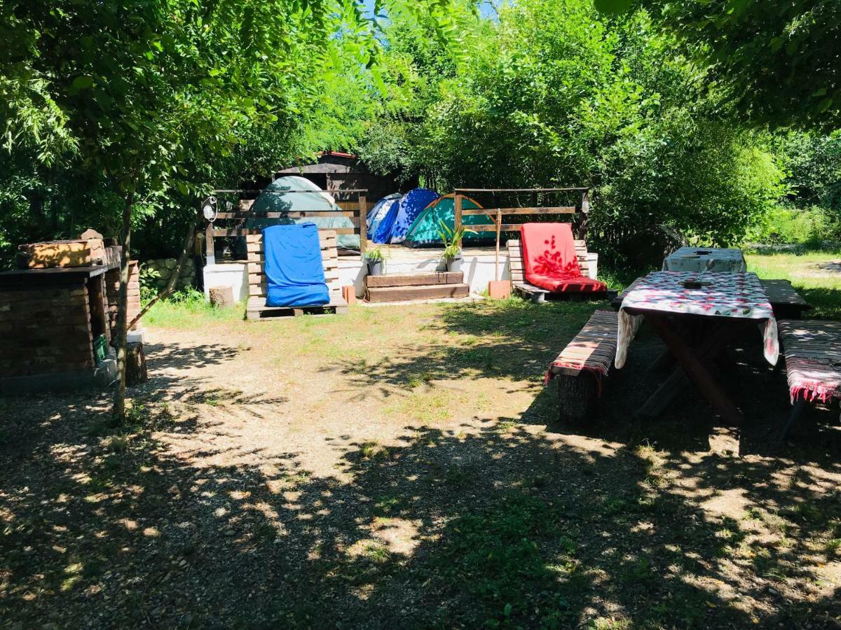 Ieşelniţa Camping In Clisura Dunarii מראה חיצוני תמונה