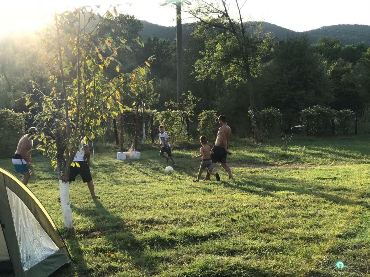 Ieşelniţa Camping In Clisura Dunarii מראה חיצוני תמונה