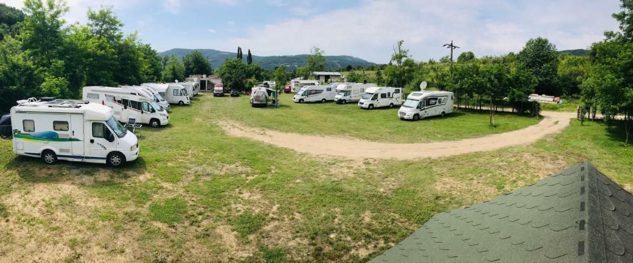 Ieşelniţa Camping In Clisura Dunarii מראה חיצוני תמונה